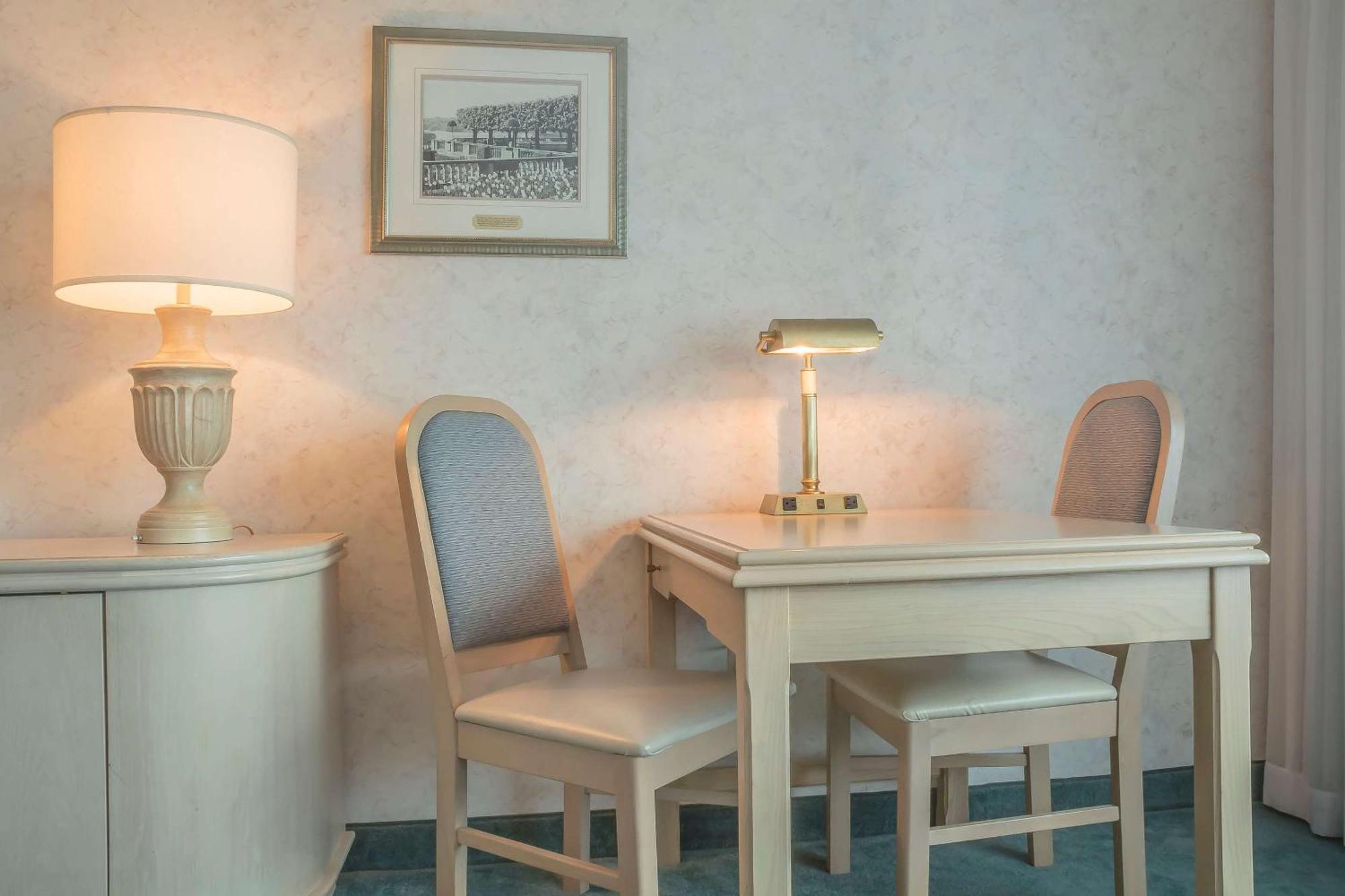 Rodeway Inn Fallsview Niagara Falls Ngoại thất bức ảnh