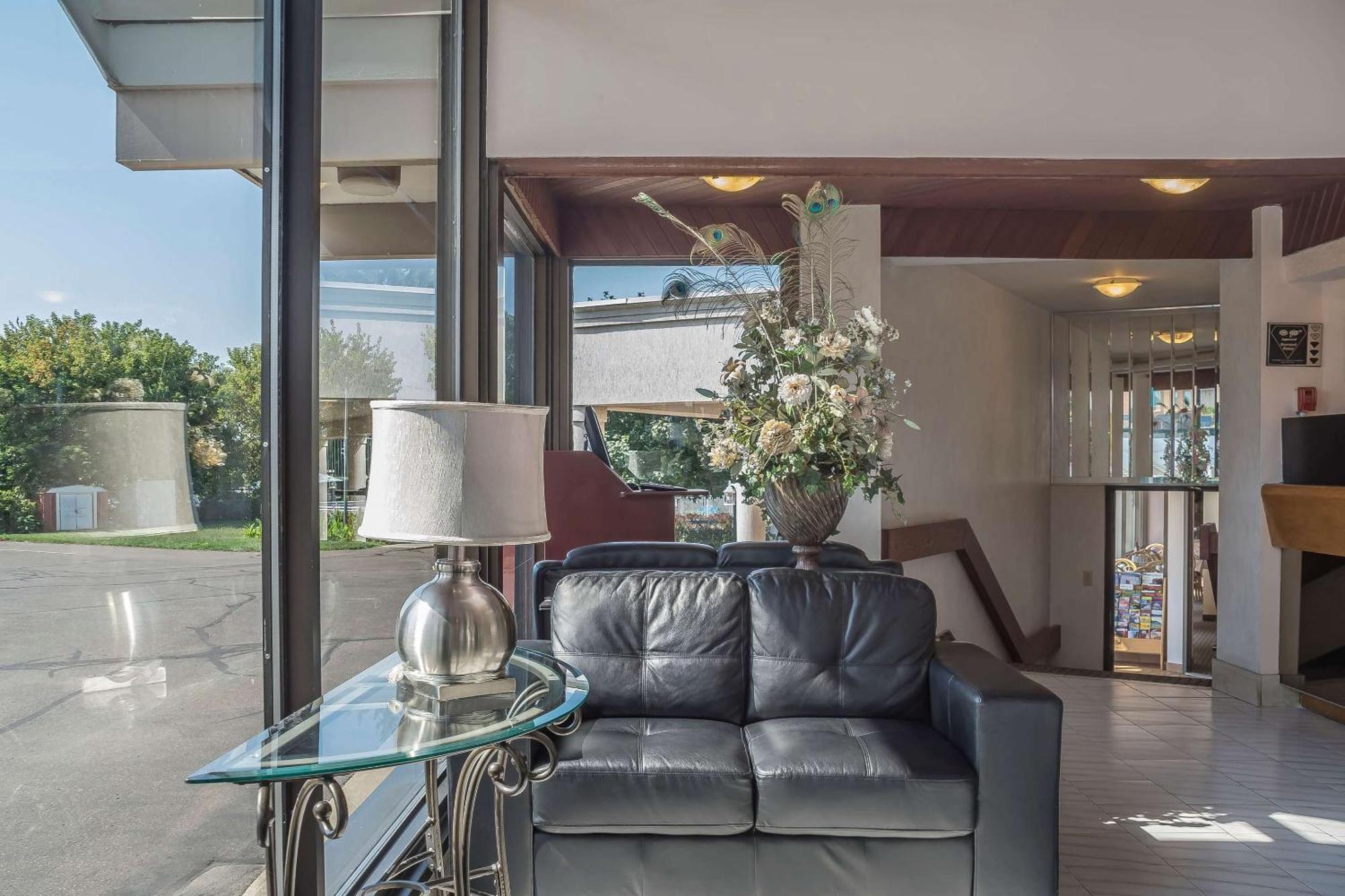 Rodeway Inn Fallsview Niagara Falls Ngoại thất bức ảnh